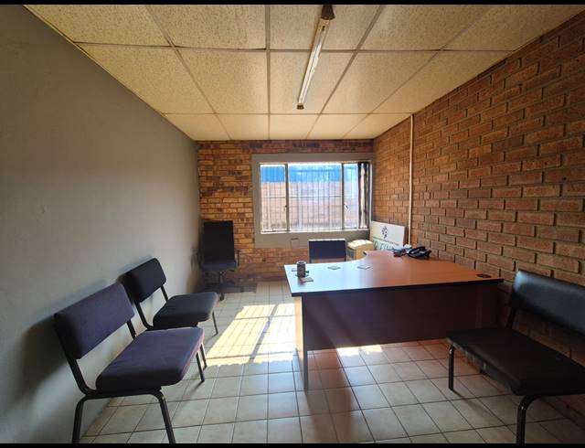136M² OFFICE FOR SALE IN VANDERBIJLPARK CE 6